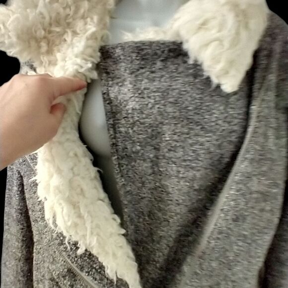 bar III  Wool Blend Jacket with Faux Fur Collar Size XS - Picture 5 of 9